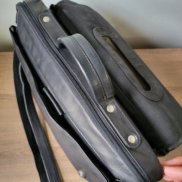 EUC WILSONS THE LEATHER EXPERTS BLACK GENUINE LEATHER LAPTOP MESSENGER BAG - Picture 11 of 16